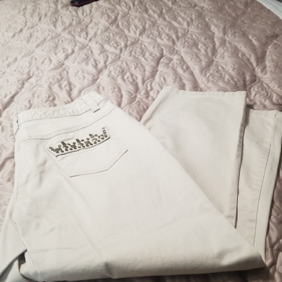 Ruby Rd.  Capris - Picture 3 of 8